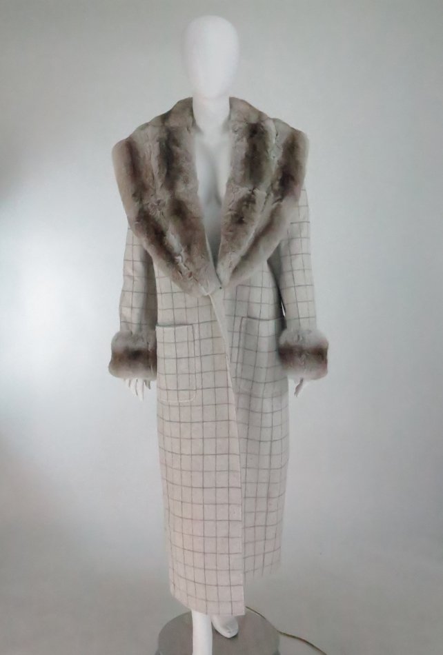 Oscar de la Renta cashmere & chinchilla coat: Large check double face cashmere coat with chinchilla collar & cuffs. together with matching trousers. Size large