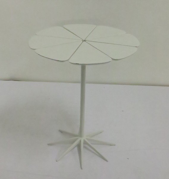 Richard Schultz for Knoll Petal side table (1 of 2)