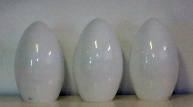 Three Murano glass egg table lamps (1 of 3)