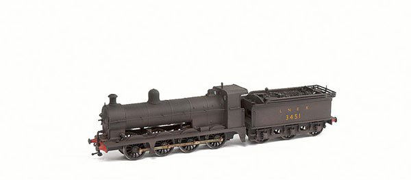 Nu-Cast OO Gauge LNER Black 0-8-0 Q6: OO Gauge Nu-Cast Kitbuilt 0-8-0 Loco and Tender Q6 Class LNER black No.3451, 2-rail Electric. Professionally built, painted and weathered by David Temple. Excellent.