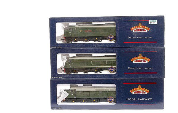 Bachmann - 3 x 1Co-Co1 BR Green Diesel Locos: OO Gauge ex shop stock Bachmann a trio of 1Co-Co1 BR green Diesel Locos comprising, 32-700 Class 46 No.D163 "Leicestershire and Derbyshire Yeomanry", 32-675 Class 45 No.D67 "The Royal Artillery Man",
