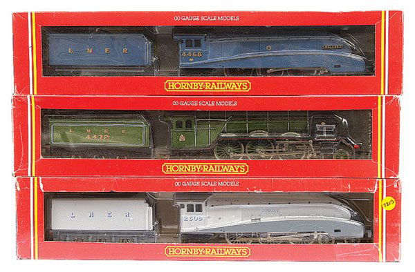 Hornby Railways - 3 x LNER 4-6-2 Steam Locos: OO Gauge Hornby Railways, a trio of LNER 4-6-2 Steam Locos comprising R304 blue A4 Class No.4468 "Mallard", R074 green A3 Class No.4472 "Flying Scotsman", Loco has coat of arms to cab sides, R312 thre