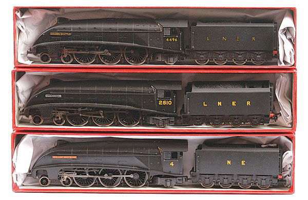 Bachmann 4-6-2 LNER Wartime Black A4 Class Locos: OO Gauge Bachmann, a trio of Limited Edition 4-6-2 LNER Wartime black A4 Class Locos, (1) No.4496 "Golden Shuttle", (2) No.4 "William Whitelaw", (3) No.2510 "Quicksilver", these were produced for Rail
