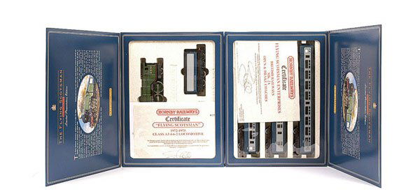 Hornby 4-6-2 LNER Green No.4472 Flying Scotsman: OO Gauge Hornby Railways (Limited Edition) 4-6-2 LNER green A3 Class Loco No.4472 "Flying Scotsman", this is edition with blue and grey 2nd Tender and complete with certificate number 3216 of 5000 pro