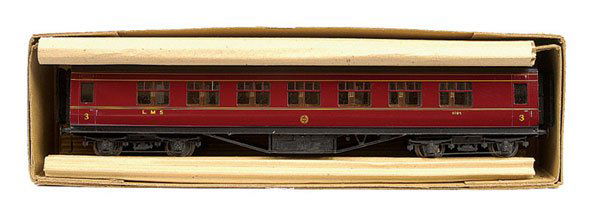 Exley O Gauge K6 LMS 3rd S/Corridor Coach 5091: Exley O Gauge K6 LMS all 3rd Side Corridor Coach running number 5091. One bogie detached, sides are Excellent Plus, roof Good Plus. Contained in an original Bassett-Lowke box. Excellent.