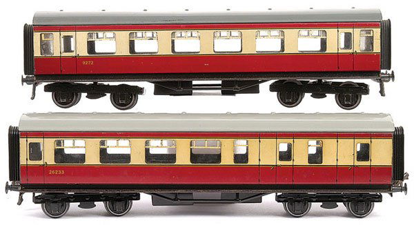 Bassett-Lowke BR red and cream Coaches: Bassett-Lowke BR red and cream Coaches consisting of running number 9272 and Brake Coach 26233. Sides are generally Good to Good Plus, roofs are Good. (2)