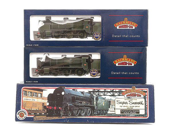 Bachmann - 3 x Southern Olive Green Locos: Bachmann, a trio of Southern olive green Locos comprising 32-160 2-6-0 N Class No.1406, 32-163 2-6-0 N Class No.1404, 31-404 4-6-0 Lord Nelson Class No.855 "Robert Blake", 2 Locos have crew fitted to