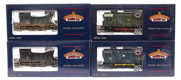 Bachmann - 4 x 0-6-0 Diesel Shunters: Bachmann OO Gauge ex shop stock, a quartet of 0-6-0 Diesel Shunters comprising 32-113 Class 08 BR green No.D3032, 32-111A Class 08 BR blue No.08375, 31-339 Class 04 black No.11217, 31-340 Class 04 blu