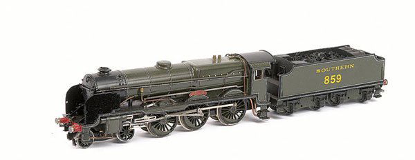 Kit/Scratchbuilt 4-6-0 "Lord Hood" No.859: Kit/Scratchbuilt OO Gauge 4-6-0 Loco and Tender Southern green "Lord Hood" No.859, 2-rail Electric. Superbly constructed, painted and lined. Excellent.
