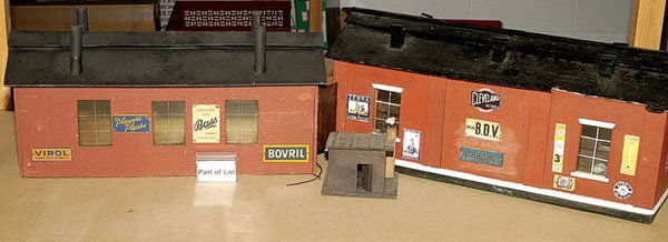 Quantity of O Gauge Wooden Buildings: Quantity of O Gauge wooden buildings by Hugar/Bassett-Lowke and others consisting of Goods Depot with 5 tin signs, a further Goods Depot with 2 tin signs including, Signal Box with 2 tin signs, single