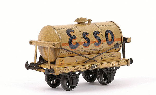 Bassett-Lowke O Gauge "Esso" Petrol Tank Wagon: Bassett-Lowke O Gauge "Esso" Petrol Tank Wagon. Slight fading and crazing but generally Good Plus.