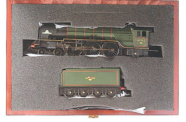Bachmann 32-550 4-6-2 No.60163 "Tornado": Bachmann OO Gauge 32-550 (Limited Edition) 4-6-2 BR green A1 Class Loco No.60163 "Tornado" complete with certificate number 848 of 1000 produced, condition Near Mint to Mint in Near Mint to Mint woode