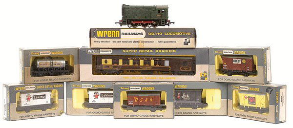 Wrenn W2231 0-6-0 Diesel Electric & Others: Wrenn OO Gauge W2231 0-6-0 Diesel Electric BR green, Excellent boxed, in Good box. The lot also includes W4318 Ventilated Van Peak Freans, W4320 Refrigerated Van Eskimo Foods x 2, W5003 6-wheeled Wago