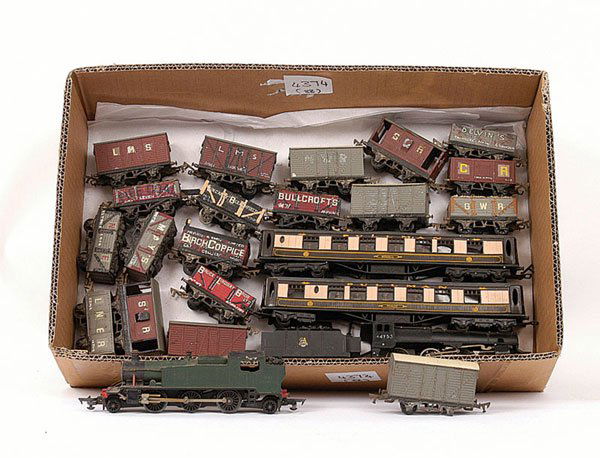 Graham Farish 4-6-0 Loco and Tender & Others: 00 Gauge Graham Farish 4-6-0 Loco and Tender BR black, 2-6-2 Tank Loco in green, 2 x Pullman "Minerva" and "Pauline". Together with a quantity of 4-wheeled Wagons. Overall condition is Fair to Good. (