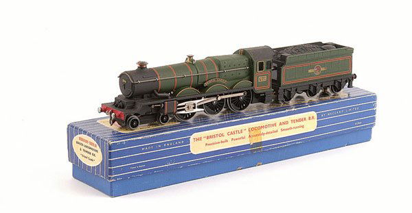 Hornby Dublo EDLT20 4-6-0 No.7013 Bristol Castle: Hornby Dublo 3-rail EDLT20 4-6-0 BR green Castle Class Loco No.7013 "Bristol Castle", condition Good Plus to Excellent in Good to Good Plus box.