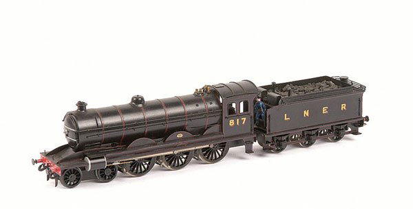 Kitbuilt 4-6-0 B15 Class LNER Black No.817: Kitbuilt OO Gauge 4-6-0 B15 Class Loco and Tender LNER black No.817, 2-Rail Electric. Superbly constructed, painted and lined. Excellent.