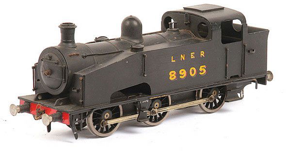 Finescale/Kitbuilt 0-6-0 Tank Loco "J50" No.8095: Finescale/Kitbuilt O Gauge 0-6-0 Tank Loco "J50" LNER black No.8095, 2-rail Finescale Electric. Loco is finished in black overall with LNER lettering and running number 8905 to tank sides. Superbly co