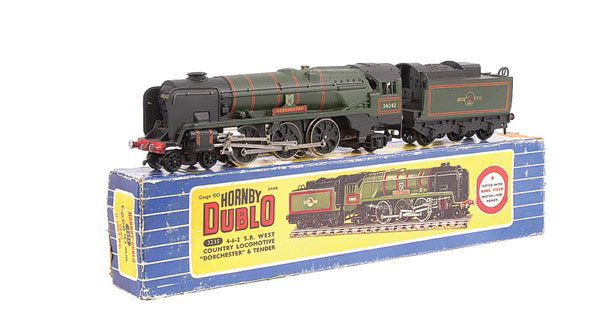 Hornby Dublo 3-Rail 3235 4-6-2 "Dorchester": Hornby Dublo 3-Rail 3235 4-6-2 BR West Country Class Loco No.34042 "Dorchester", condition Good to Good Plus in Poor picture box.