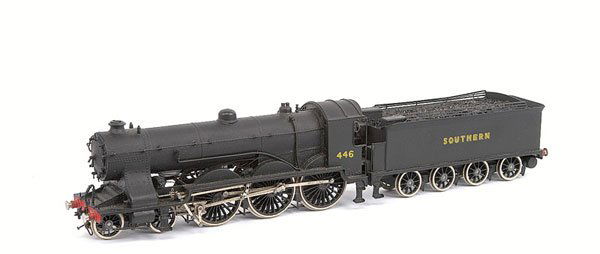 Kit/Scratchbuilt T14 4-6-0 Loco & Tender: OO Gauge Kit/Scratchbuilt Class T14 (Paddle Box) 4-6-0 Loco and Tender Southern black No.446, 2-Rail Electric. Superbly constructed and transferred.