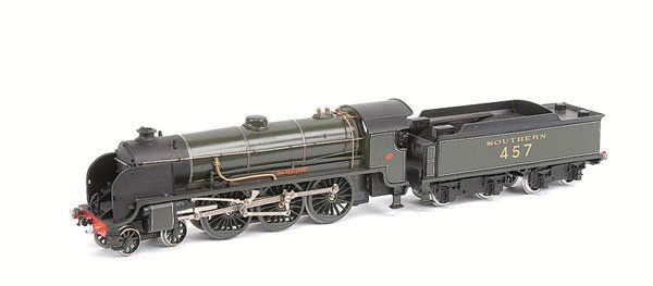 Kitbuilt SR Green 4-6-0 "Sir Bedivere": OO Gauge Kitbuilt King Arthur Class 4-6-0 Loco and Tender "Sir Bedivere" Southern green No.457, 2-Rail Electric. Superbly constructed, painted and lined.