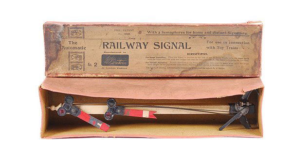 Britains - No.2 Railway Signal: Britains - No.2 Railway Signal - comprising of wooden post with metal base [no base plate] and 2 x signals. Some paint loss otherwise Good, contained in a Fair [old marks and tears overall] box with g