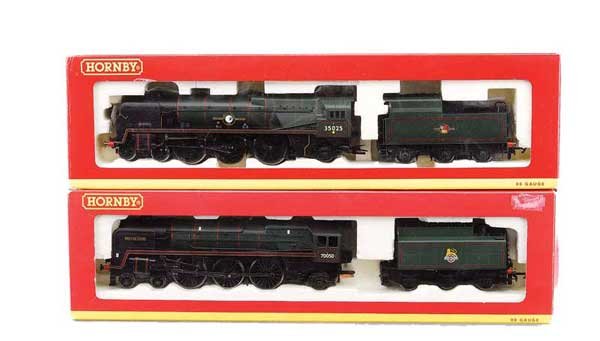 Hornby - 2 x 4-6-2 BR Green Steam Locos: Hornby (China) pair of 4-6-2 BR green Steam Locos, (1) R2267 Merchant Navy Class No.35025 "Brocklebank Line", (2) R2104 Britannia Class No.70050 "Firth of Clyde", Tender drive, conditions Excellent Pl