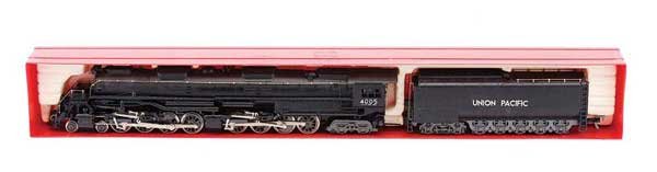 Rivarossi 1254 4-8-8-4 Union Pacific BigBoy Loco: HO Rivarossi 1254 4-8-8-4 Union Pacific Big-Boy Loco No.4005, condition Good Plus to Excellent in Fair to Good 1st Series rigid perspex box.