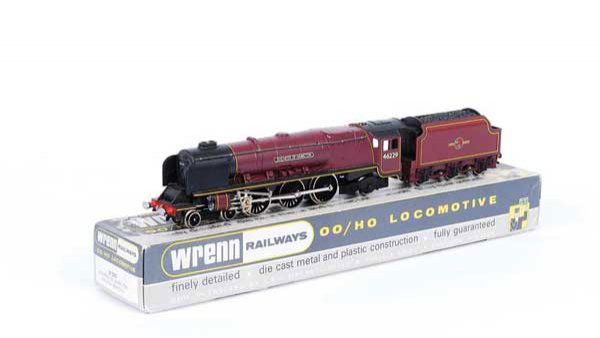 Wrenn W2264 4-6-2 No.46229 Duchess of Hamilton: Wrenn W2264 (ins) 4-6-2 BR lined maroon Princess Coronation Class Loco No.46229 "Duchess of Hamilton", Loco is Excellent to Excellent Plus, Tender is Near Mint in Good box but with some label residue