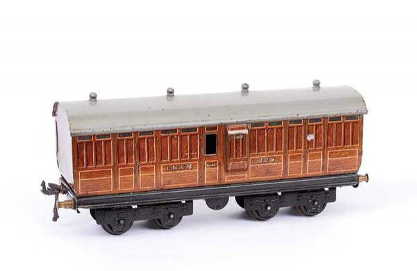 Bassett-Lowke O Gauge LNER Brake Coach: Bassett-Lowke O Gauge LNER Brake Coach running number 325. Sides are generally Good to Good Plus, roof Good.