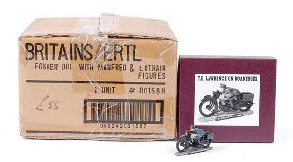 Britains-Special Collectors Edition Series-WWI: Britains Modern Issues [Special Collectors Edition Series - WWI Range], comprising: Set 00158 - Fokker DR1 [The Red Baron], complete with figures representing Manfred & Lothair Von Richthofen. Excelle