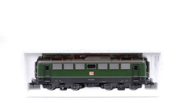 Marklin No.54213 Maxi Overhead Electric Loco: Marklin Gauge 1 modern issue catalogue No.54213 Maxi Overhead Electric Locomotive finished in DB green and black with grey roof and numbered 140/218-9 to locomotive sides. Appears unused, Near Mint to