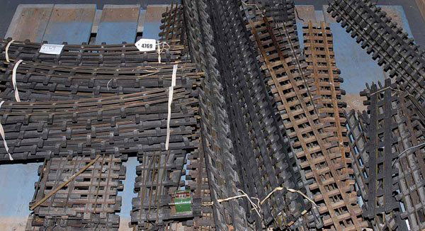 Bassett-Lowke and similar 3-rail Track: Bassett-Lowke and similar 3-rail all brass and steel brass wooden sleepered track consisting of 18" curves x 18, 36" straights x 31, 19" straights x 8, 24" crossovers x 4 and 24" points x 5. Condition