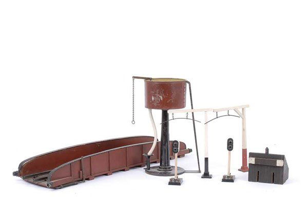 Bassett-Lowke and similar Railway Accessories: Bassett-Lowke and similar O Gauge Railway accessories including a Bassett-Lowke Tank, 2 x Bassett-Lowke 2 aspect light signals, 2 x Loading Gauge, Buffer Stop and a Bassett-Lowke Turntable. Condition