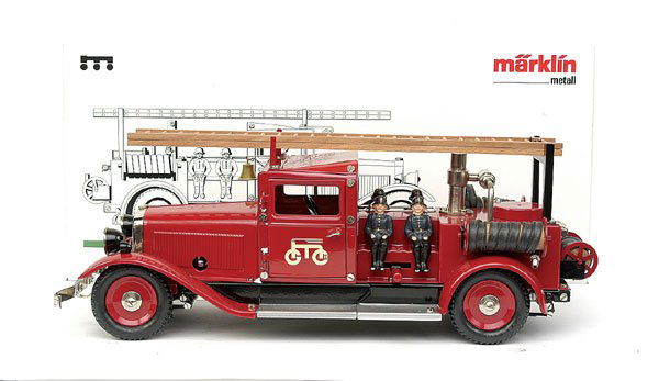 Marklin No.19034 Fire Engine: Marklin No.19034 Fire Engine of limited edition recent production - impressive clockwork Fire Engine approximately 38cm in length, nut and bolt construction with working steering, accessories include