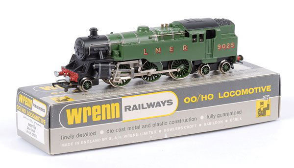Wrenn W2271 (ins) 2-6-4 LNER Green Tank Loco: Wrenn W2271 (ins) 2-6-4 LNER green Tank Loco No.9025, this is unlined version with no lining to tank or bunker sides but does have lining to boiler bands, condition Near Mint to Mint in Excellent to E