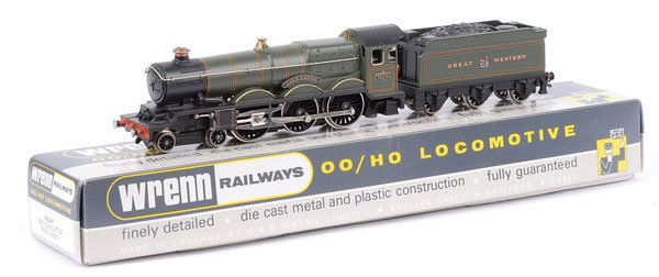 Wrenn W2247 (ins) 4-6-0 No.7029 "Clun Castle": Wrenn W2247 (ins) 4-6-0 GWR green Castle Class Loco No.7029 "Clun Castle", condition Excellent Plus to Near Mint in Excellent Plus box with base stamped 08331.