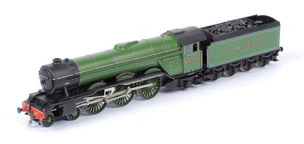 Kitbuilt 4-6-2 LNER Green No.4475 "Flying Fox": OO Gauge Kitbuilt 4-6-2 LNER green A3 Class Loco No.4475 "Flying Fox", professionally built and painted, condition Excellent.