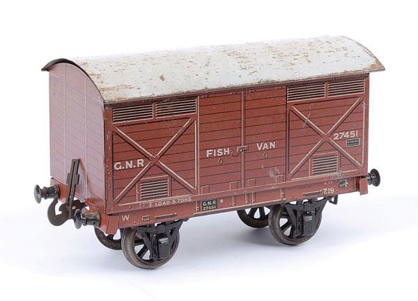 Bassett-Lowke Gauge 2 GNR Fish Van: Bassett-Lowke Gauge 2 GNR (Great Northern Railway) Fish Van. This Gauge 2 Wagon has been fitted with Gauge 1 wheels. Sides are generally Good Plus, roof Good.