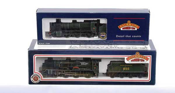 Bachmann - 2 x Southern Olive Green Steam Locos: OO Gauge Bachmann a pair of Southern olive green Steam Locos comprising 31-4-4 4-6-0 Lord Nelson Class No.855 "Robert Blake", 32-153 2-6-0 N Class No.1824, conditions Excellent to Near Mint in Excelle