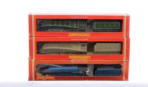 Hornby - 3 x 4-6-2 LNER A4 Class Steam Locos: Hornby Railways a trio of 4-6-2 LNER A4 Class Steam Locos comprising R312 three tone grey No.2509 "Silver Link", R313 apple green No.4482 "Golden Eagle", R372 blue No.4902 "Seagull", conditions Excell