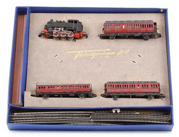 Fleischmann CGL Suburban Passenger Train Set: HO Fleischmann 1ST CGL 2 Suburban Passenger Train Set comprising 0-6-0 black Class 80 Tank Loco No.801952, 3 x 4-wheel Passenger Coaches in maroon livery and with Clerestory roofs, quantity of Fibre S