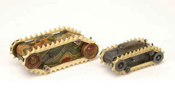 Marklin-[1935/36]-Model 1086-Medium size tank: Marklin - Pre-War [1935/36] - Model 1086/0 - Medium size Tin plate, clockwork powered tank loosely based upon the French "Char bis", [O/A L 13.5 x W 5 x H 5.5cm]. Tin plate construction, dummy gun in