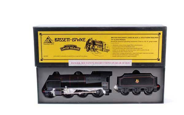 Corgi (Bassett-Lowke) 2-6-0 "N Class Mogul": Corgi (Bassett-Lowke) O Gauge 2-6-0 "N Class Mogul" BR black Loco and Tender No.31407, 3-rail Electric. One of a Limited Edition No.461 of 500. Appears unused, Near Mint to Mint boxed.