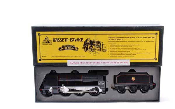 Corgi (Bassett-Lowke) 2-6-0 "N Class Mogul": Corgi (Bassett-Lowke) O Gauge 2-6-0 "N Class Mogul" BR black Loco and Tender No.31407, 3-rail Electric. One of a Limited Edition No.464 of 500. Appears unused, Near Mint to Mint boxed, includes outer