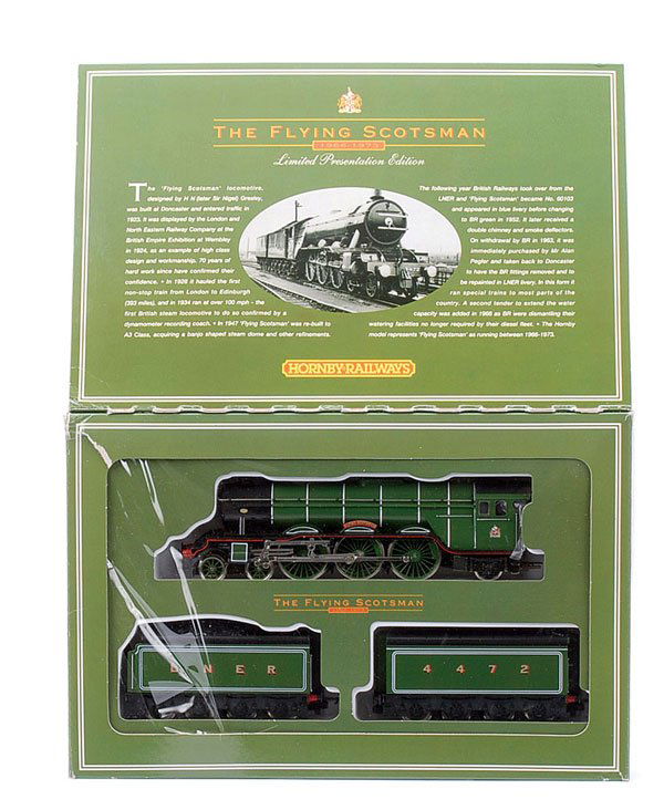 Hornby R075 4-6-2 No.4472 "Flying Scotsman": Hornby Railways R075 (Limited Edition) 4-6-2 LNER green A3 Class Loco No.4472 "Flying Scotsman", this is a Limited Edition with extra Water Tender in LNER green livery and comes complete with certific