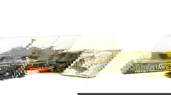 Dinky No.601 Paramoke & No.671 Corvette Boat: A pair - (1) No.601 Austin Paramoke - military green including plastic carrier - light grey plastic tilt, with plastic parachute - Near Mint in Fair (complete) card box, (2) No.671 Mk.1 Corvette Boat