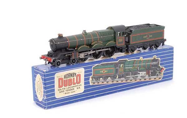 Hornby Dublo EDLT20 4-6-0 No.7013 Bristol Castle: Hornby Dublo 3-rail EDLT20 4-6-0 BR green Castle Class Loco No.7013 "Bristol Castle", some discolouring to safety valve and dome plus paint loss to right side of front buffer beam, condition Good Plus