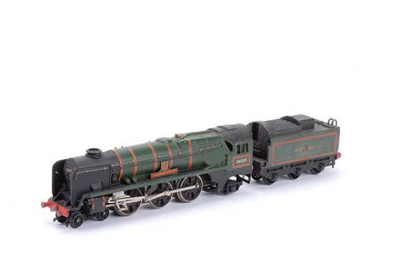 Hornby Dublo 2235 4-6-2 No.34005 "Barnstaple": Hornby Dublo 2-rail unboxed 2235 4-6-2 BR green West Country Class Loco No.34005 "Barnstaple", some lining loss to both cylinders, 2 boiler bands and cab right side, small paint chip to cab roof, tend