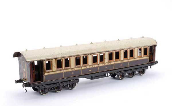 Carette/Bassett-Lowke LNWR Dining Saloon: Carette for Bassett-Lowke Gauge 1 LNWR 12-wheel Dining Saloon No.13210. Sides are generally Good to Good Plus, roof is Fair.