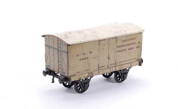 Marklin/Bassett-Lowke GNR Refrigerator Van: Marklin for Bassett-Lowke Gauge 1 GNR (Great Northern Railway) Insulated Refrigerator and Frozen Meat Van. Sides are generally Good Plus, roof is Good.